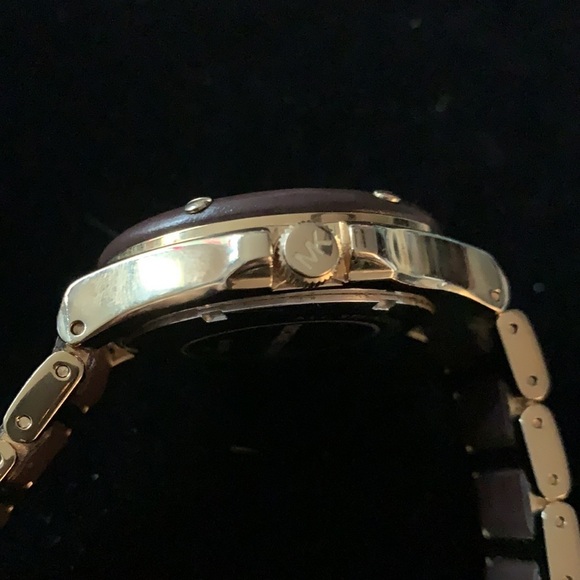 Michael Kors watch goldtone and leather band - Picture 5 of 7